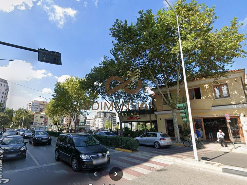 Jepet me qera Ambjent Komercial - Bulevardi Ri,prane Mulliri Vjeter D825Z-17 1
