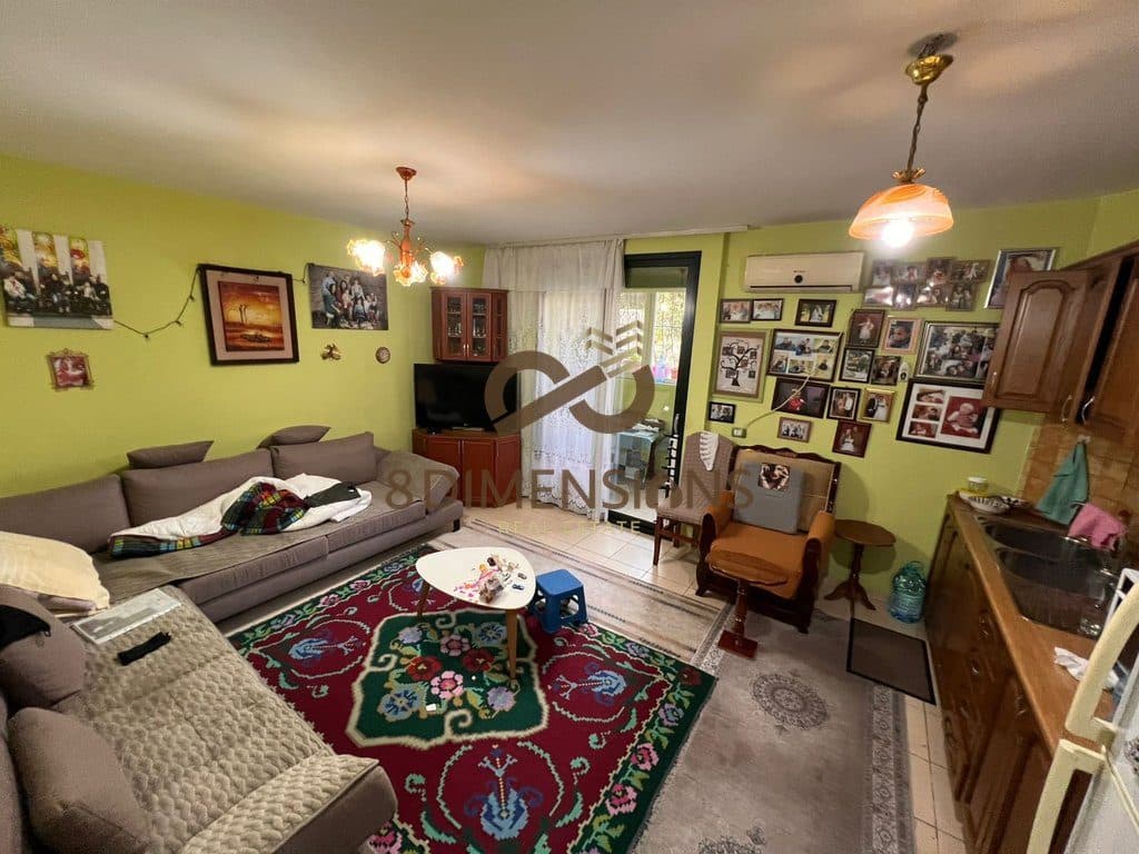 Shitet apartament i ndarë në dy: 1+1 dhe 2+1, në Rrugen. “Kongresi i Manastirit”. (D8142Z-10)