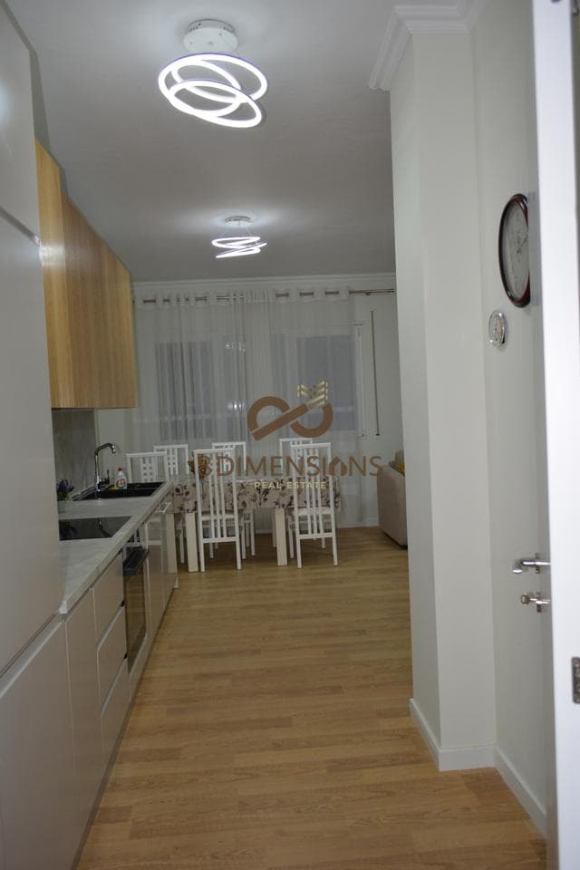 Jepet me qera Apartament 2+1 tek Pazari i Ri prane Sheshit Avni Rustemi D8242A-275 4