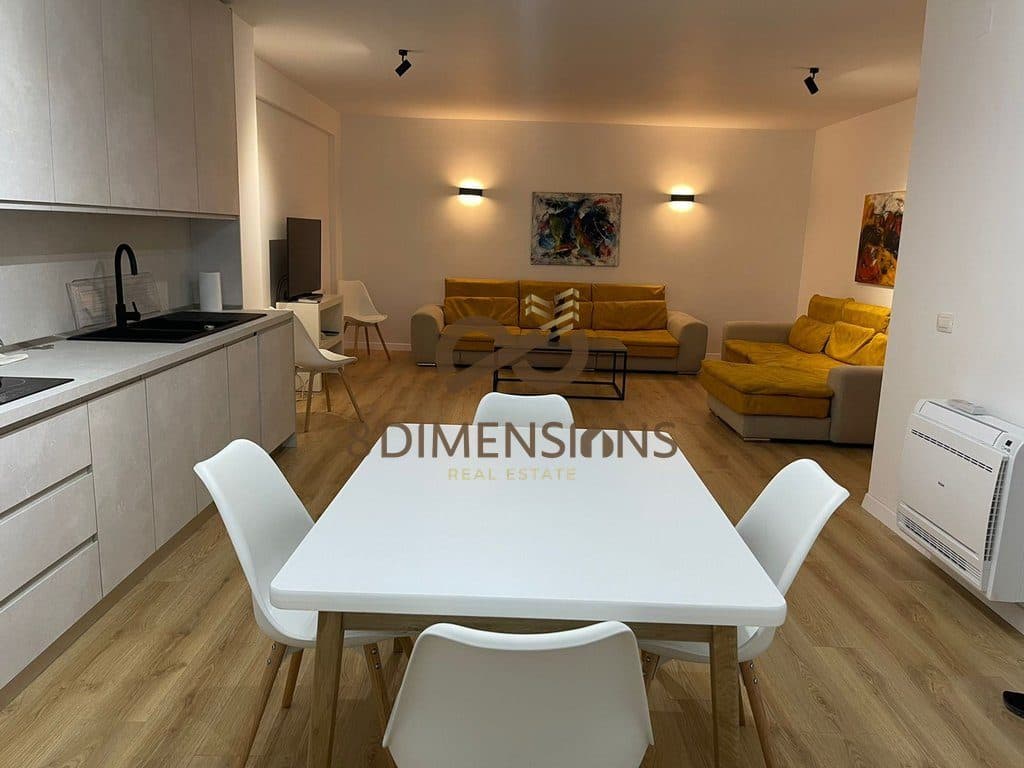 Jepet me qera apartament 2+1 ne katin e 2-te te nje pallati te ri me ashensor prane Xhamise ne Selite, Tirane (ID D8242A-295) 2