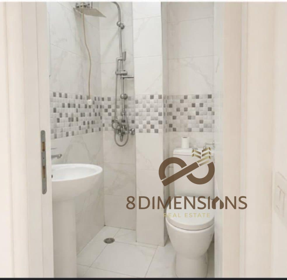 Jepet me qera Ambjent Komercial, tek Ish Blloku, prane Kafe Romes (D825Z-10) 3