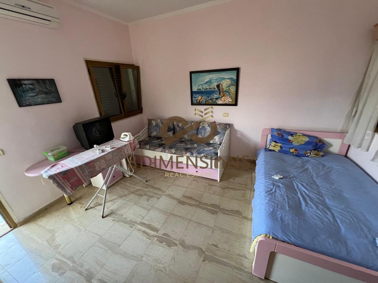 Shitet godinë 5-katëshe në Qeparo, Himarë D819A-1