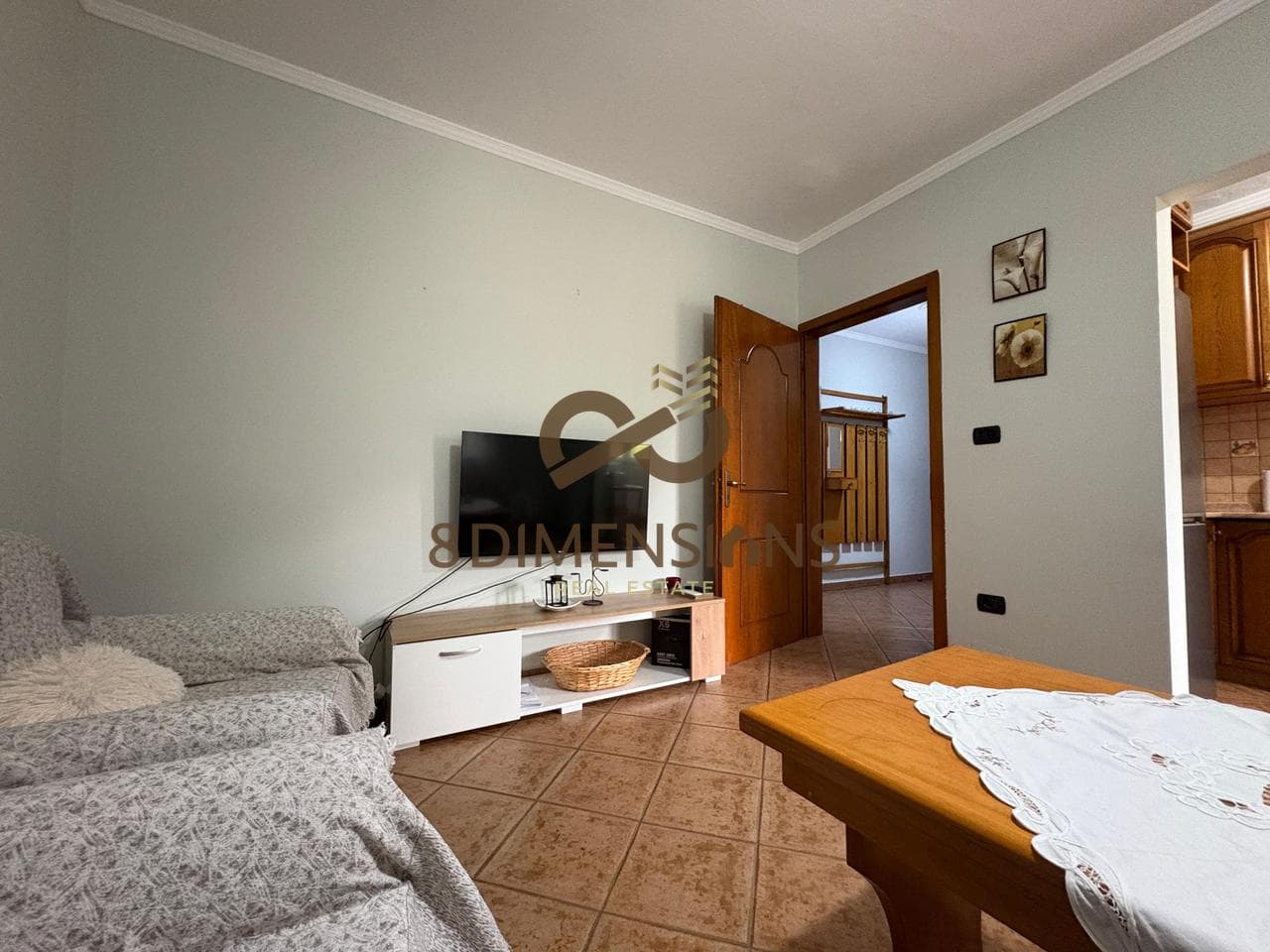 Jepet me qera Apartament 1+1 afer shkolles Zoja e Keshillit te Mire D8241Z-19 2