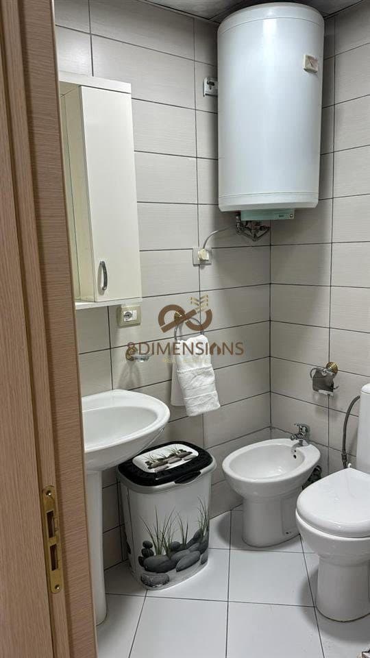 Apartament 2+1 +2 Ballkone me qera tek Komuna e Parisit, Prane Kompleksit Kika I (ID D8242A-136) 3