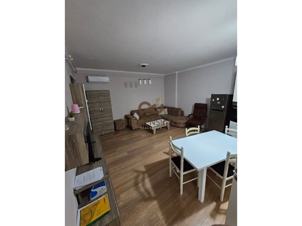 Jepet me qera Apartament 1+1 ne Rrugen e Dibres, prane Shkolles Misto Mame (D8241A-235)