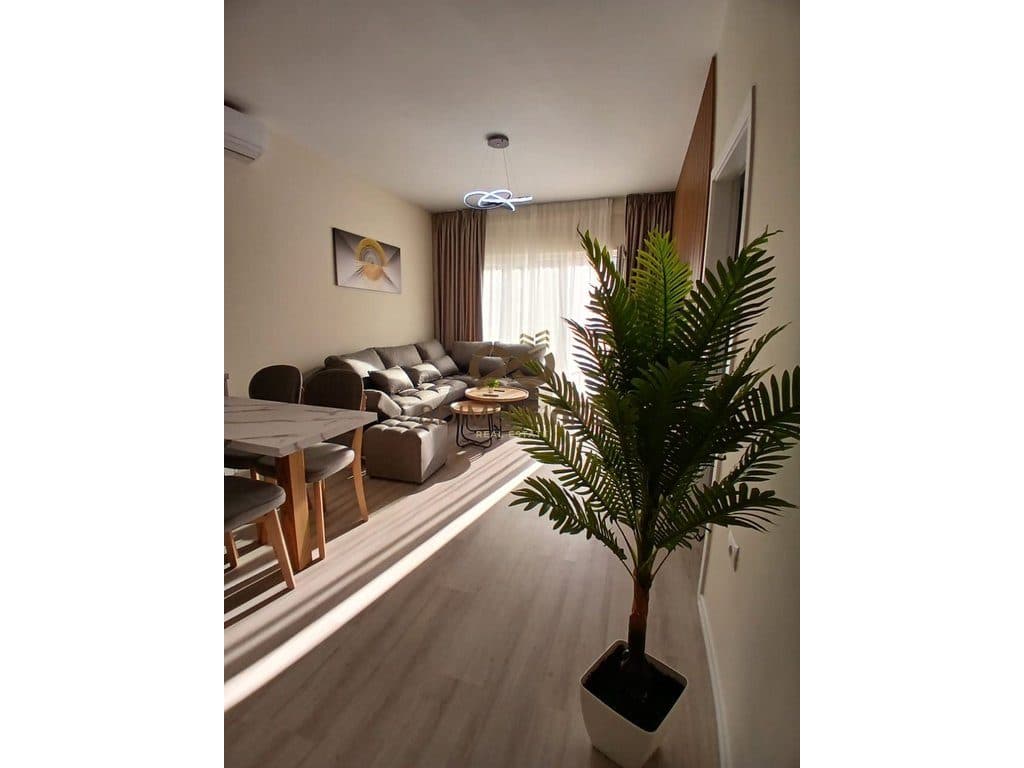 Jepet me qera Apartament 2+1 ne Zog Te Zi prane Gazheli Petrol (D8242A-141)