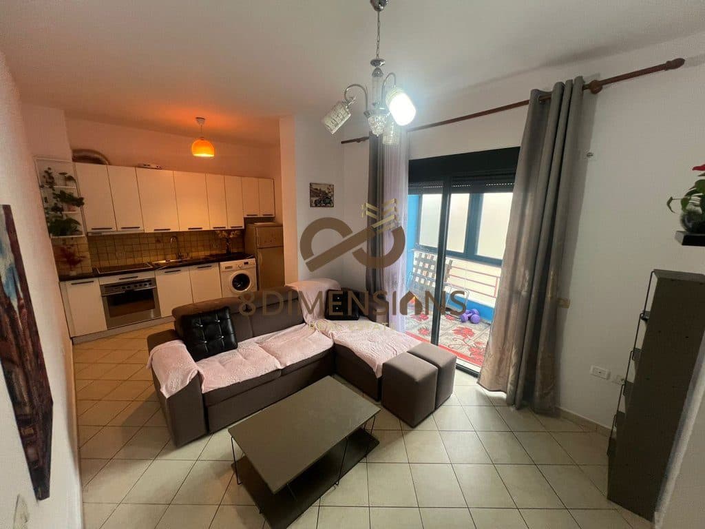 Shitet Apartament 1+1 në Kombinat, pranë Big Market. D8141A-25