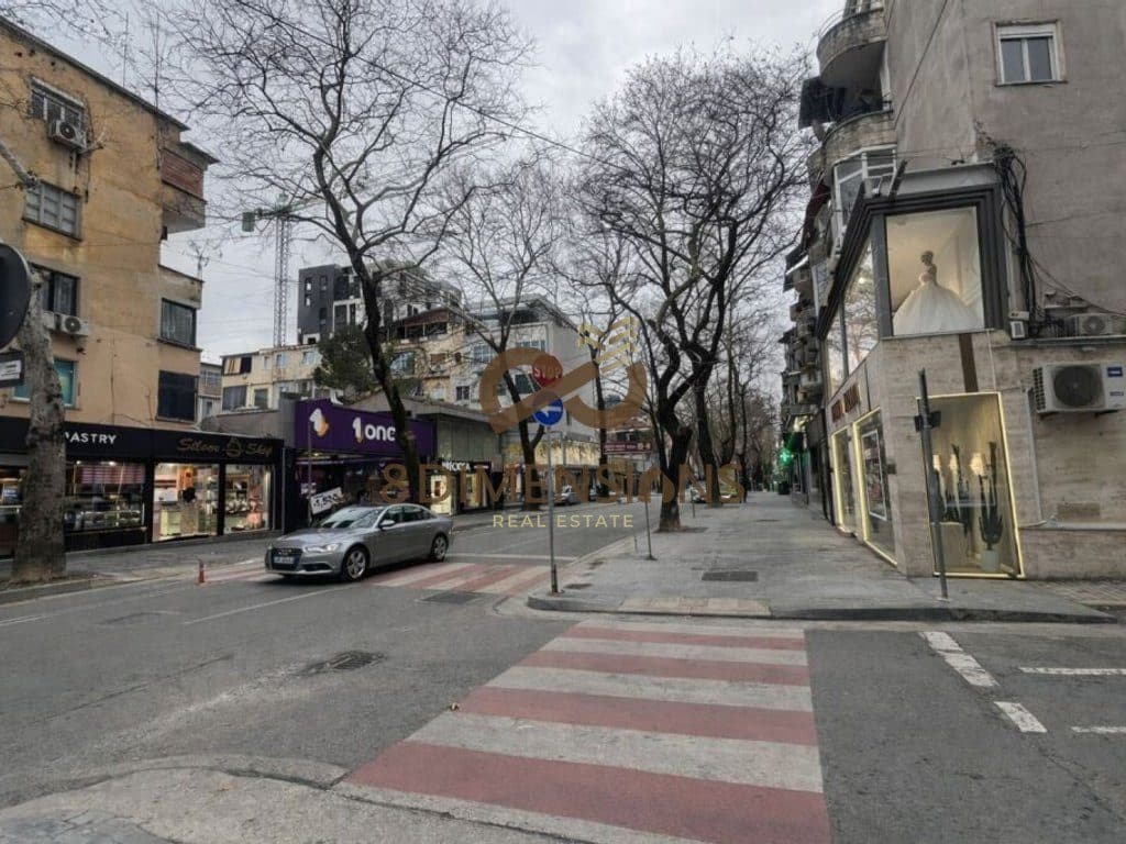 Ambient Komercial/ZYRE me qera ne Myslym Shyr, Prane “Gjykates se Larte”– Tirane (D828A-21)