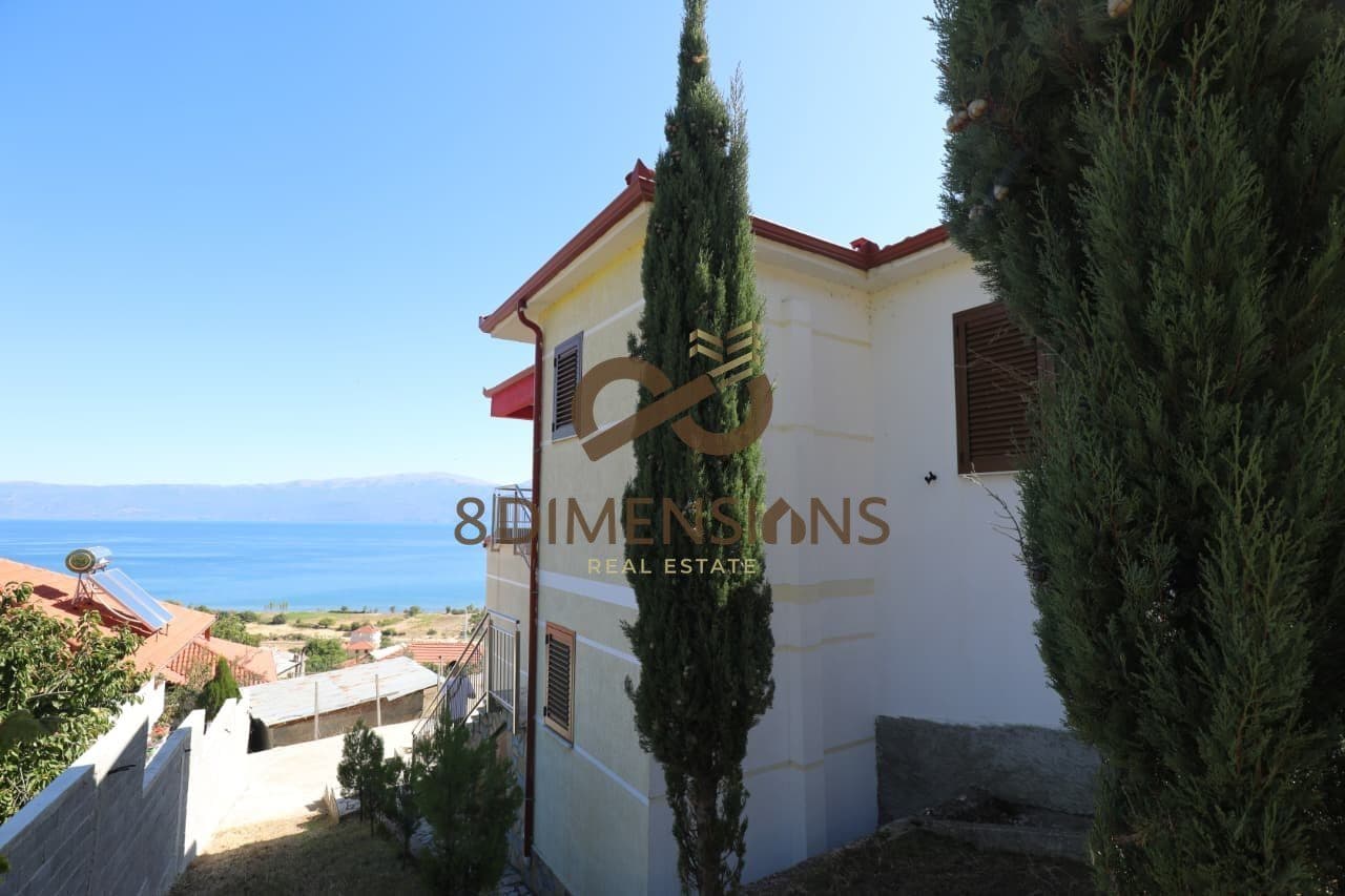 OKAZION!!! Shitet Hotel 2 kate ne Pogradec, prane Bar Restorant Victoria 250,000 EUR D813A-1