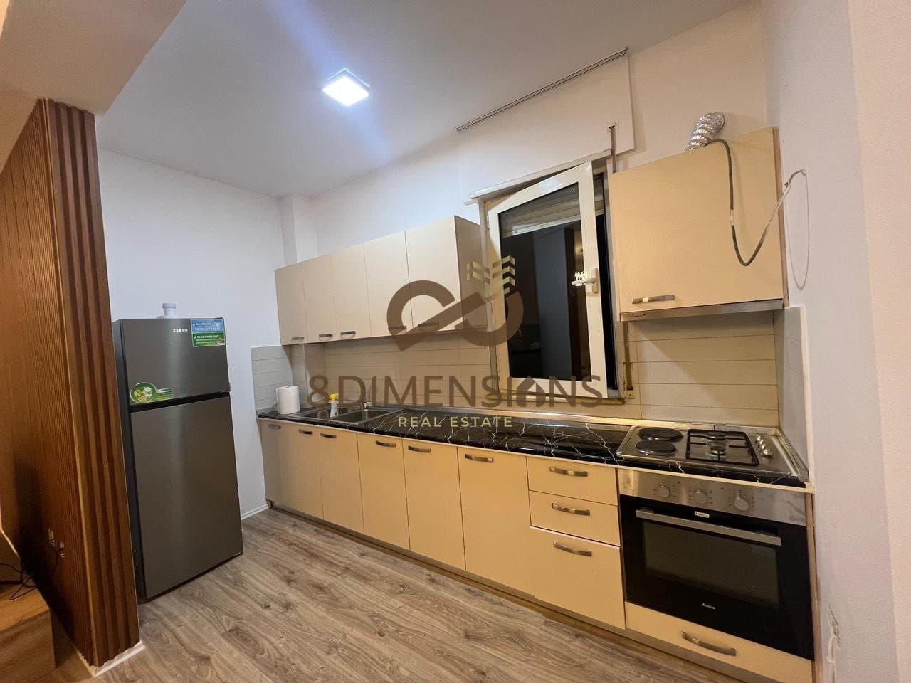 Shitet Apartament 1+1 Te Ish Parku Autobuzave ne Rrugen Kongresi I Lushnjes (D8141Z-15) 3