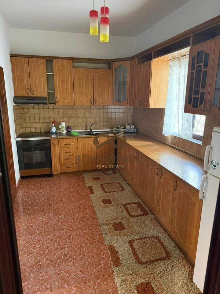 Apartament 2+1 me qera Apartament prane Kolegjit Turk ne Rrugen Jordan Misja ne Tirane( ID D8242A-92 ) 2
