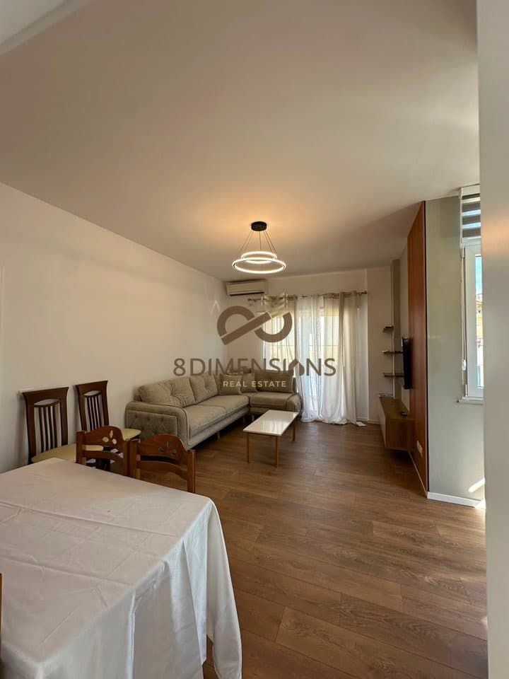 Jepet me qera Duplex 1+1 tek Pallati me Shigjeta, prane kompleksit Golden Park 3 D8241A-169 2