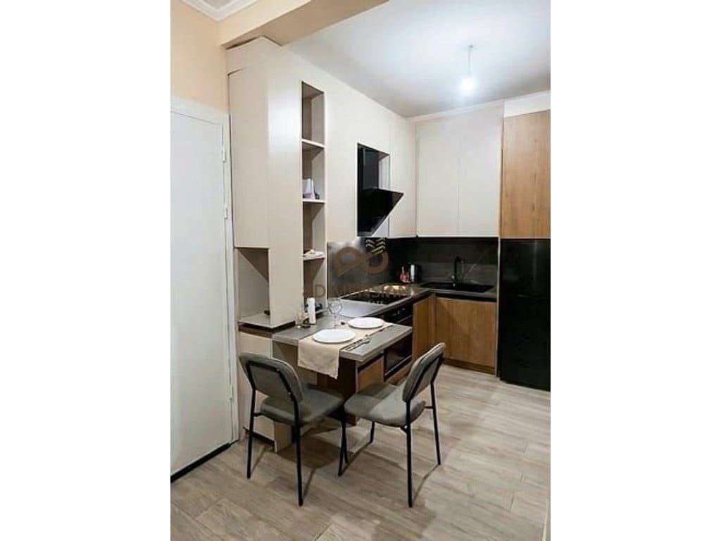 Shitet Apartament 3+1 me 2 tualete ne Astir , prane Bar Univers i mobiluar ne menyre moderne (ID D8143A-17)