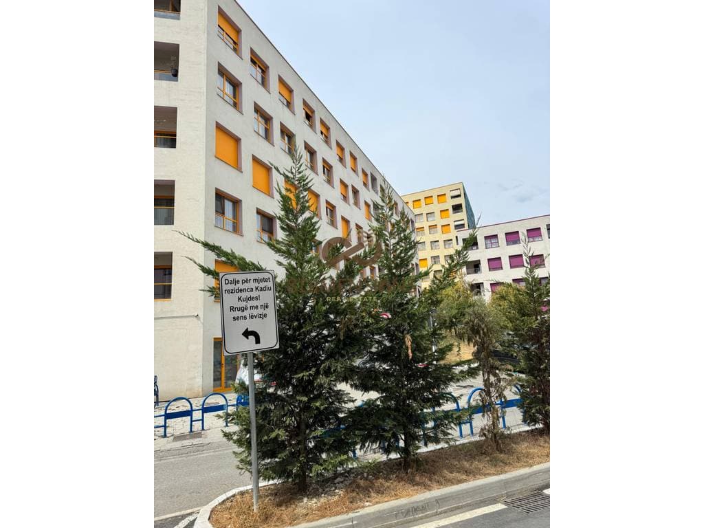 Jepet me qera Apartament 3+1 +2 +Tarrace me Pamje Panoramike tek Rruga e Dibres - Tirane (ID D8243A-25) 1