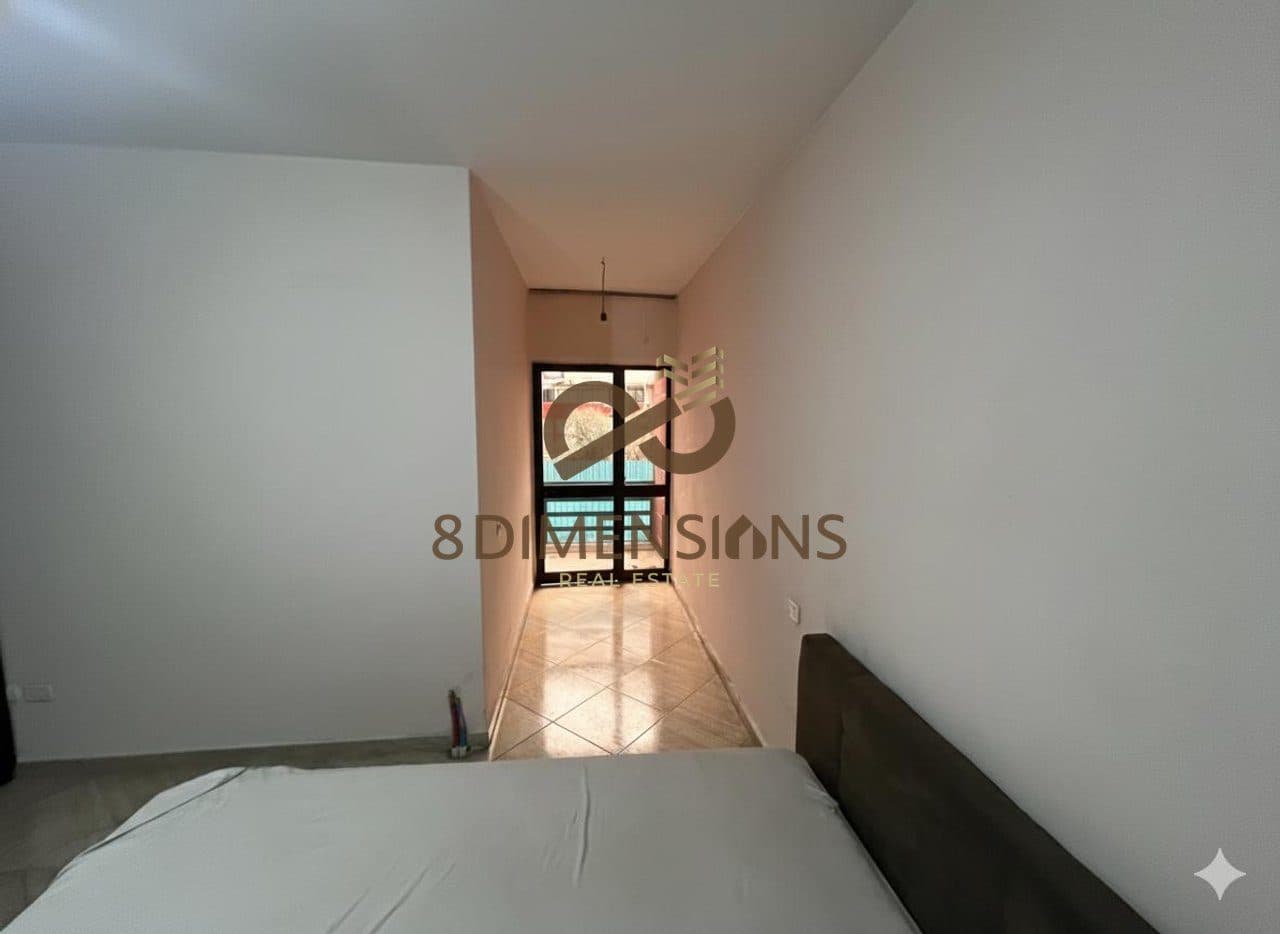 Apartament 1+1 +Verande ne shitje tek Komuna e Parisit, Prane Rrethrrotullimit 4