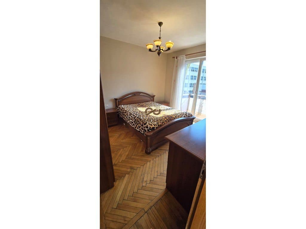 Shitet Apartament 2+1 totalisht i restauruar te Rr. Muhamet Gjollesha pranë Urës Vasil Shanto në Tiranë( D8142A-145 )