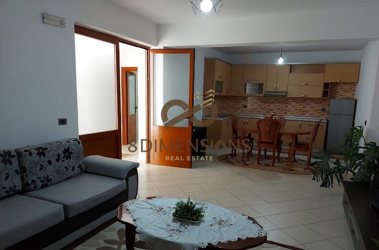 Jepet me qera shtepi 2+1 ne katin e pare te nje vile tek Bulevardi Zogu I (ID D8242A-231) 4