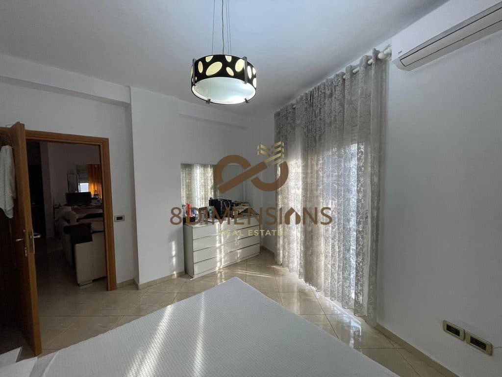 Jepet me qera Apartament 2+1+2 tek Komuna e Parisit prane Kompleksit Kika 3 (D8242A-294) 3