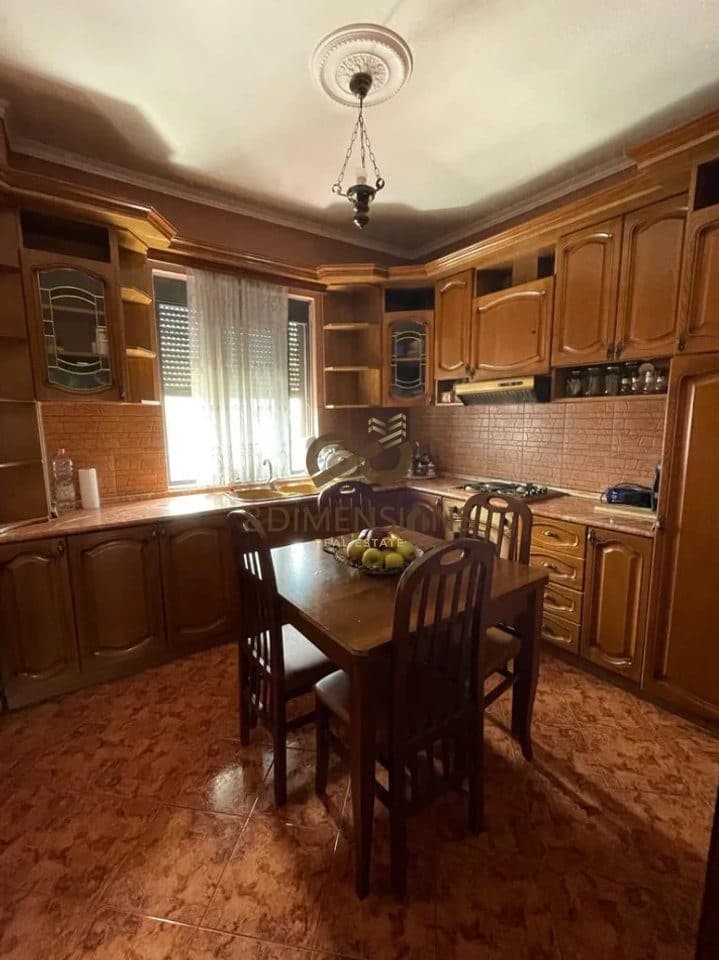 Apartament me qera 2+1 ne Laprake ,perballe Pro-Credit D8242Z-31 3