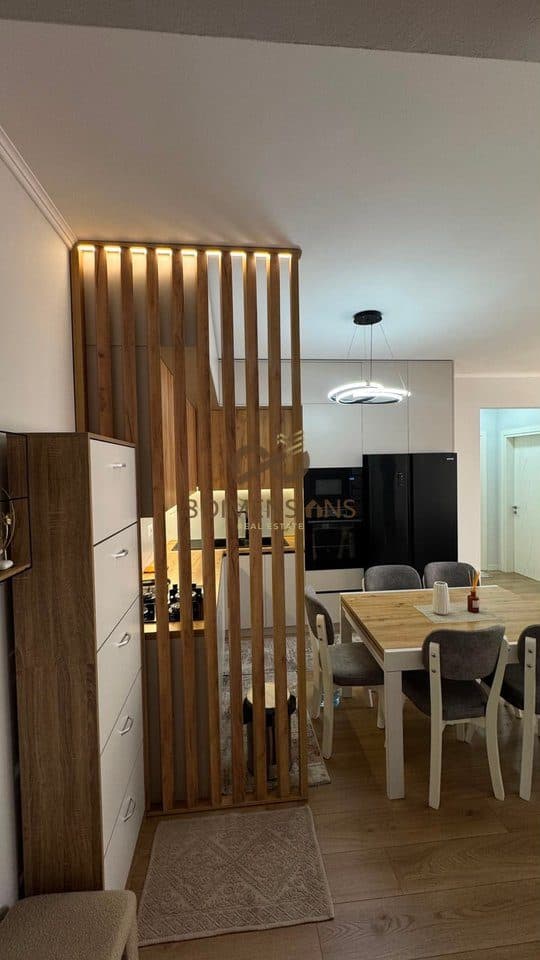 Shitet Apartament 2+1 ne Bulevardi Donald Trump, Kamez (D8142A-137) 2