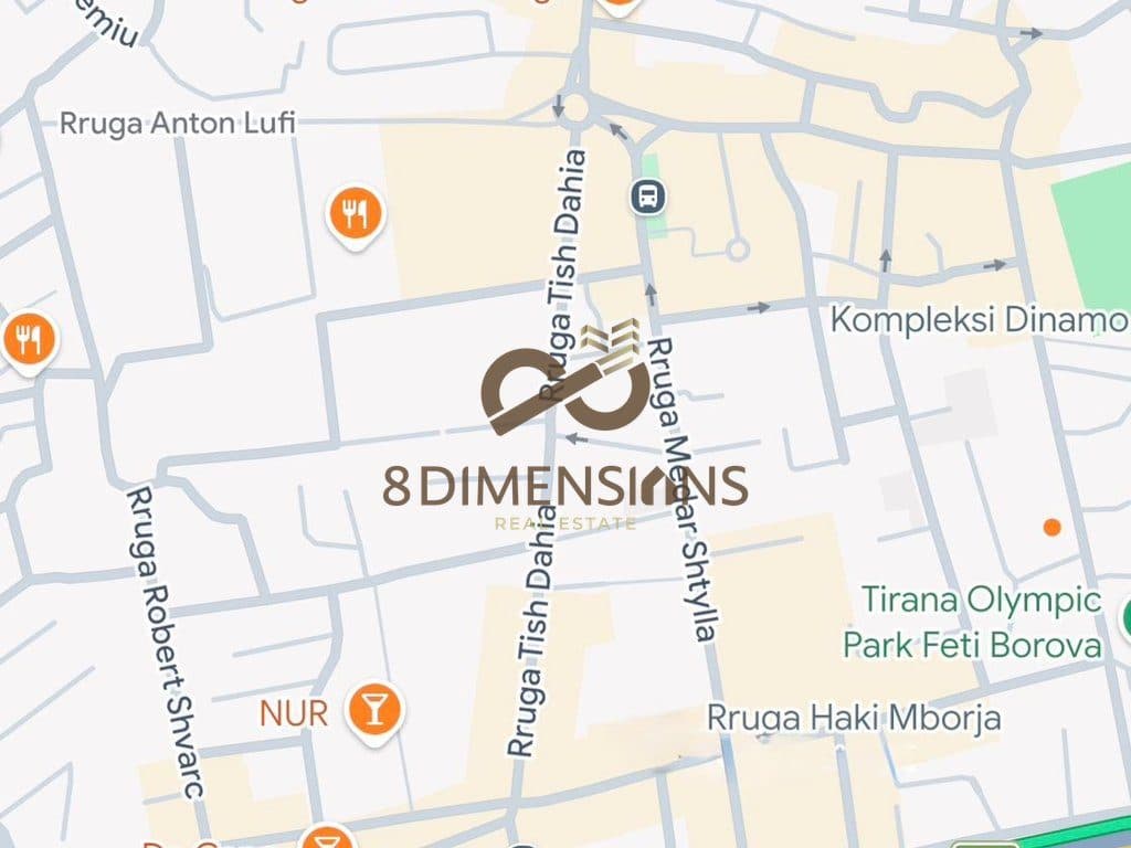 Shitet Dyqan ne Komunen e Parisit, prane Kristal Center D815A-34