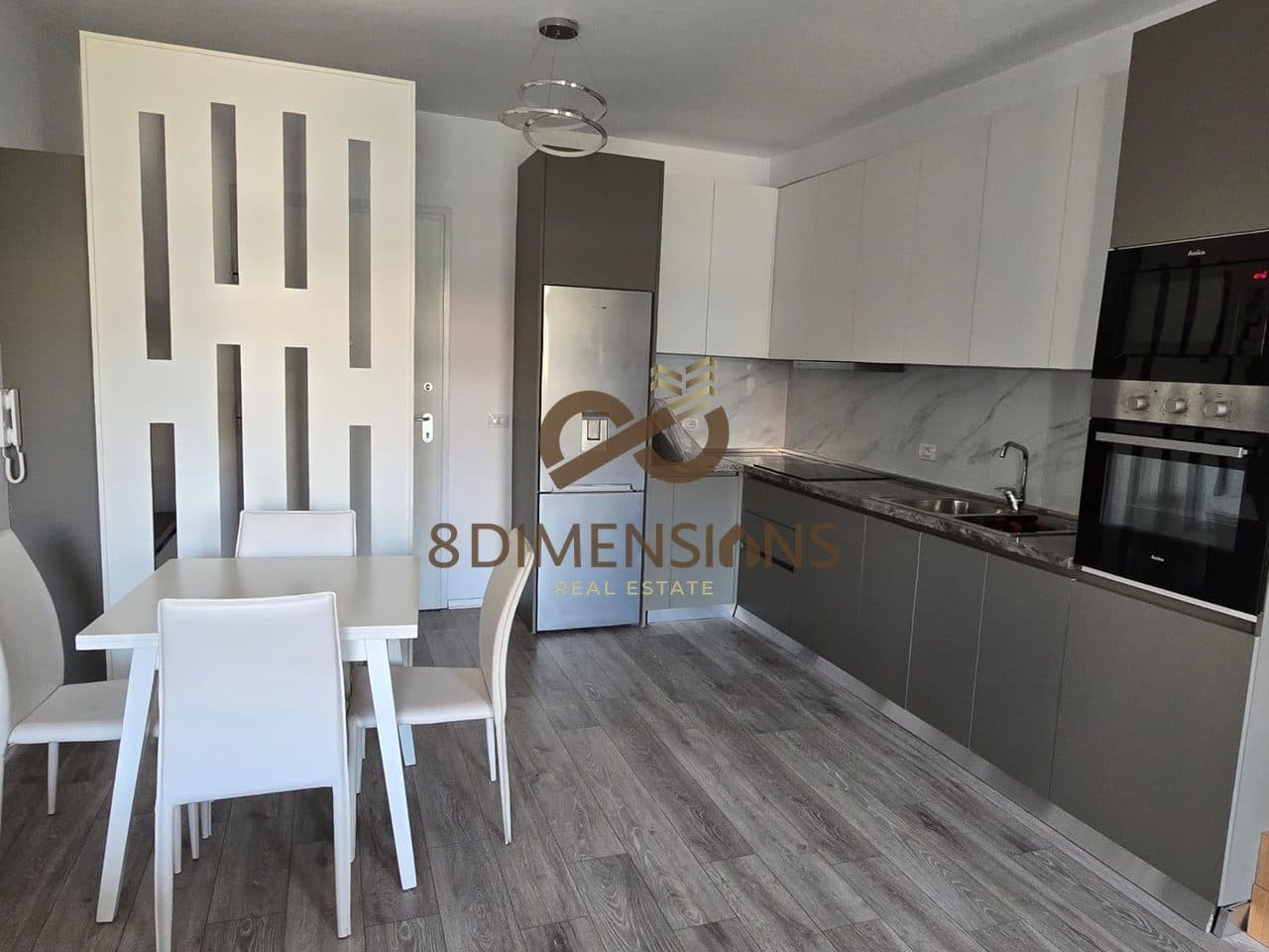 Shitet Apartament 3+1+2 tek Pazari i Ri, prane Shkolles Teknike Ekonomike Tirane (D8143Z-6) 3
