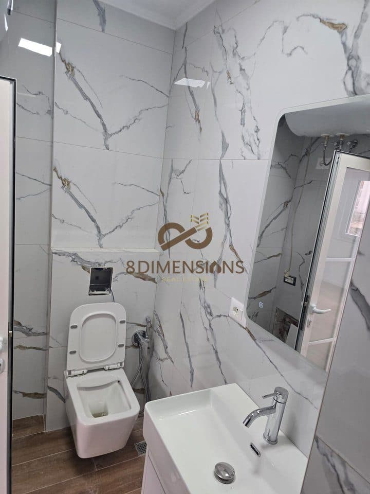 JEPET ME QERA APARTAMENT 1+1 ME KUZHINE ME VETE NE RRUGEN FERIT XHAJKO, PRANE ISH RESTORANT DURRESIT (D8241Z-40)E.C 2