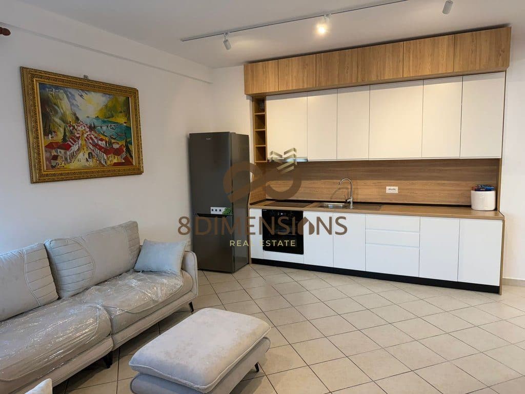 Jepet apartament me qera 2+1 ne Astir,prane rrethit (D8242A-271)