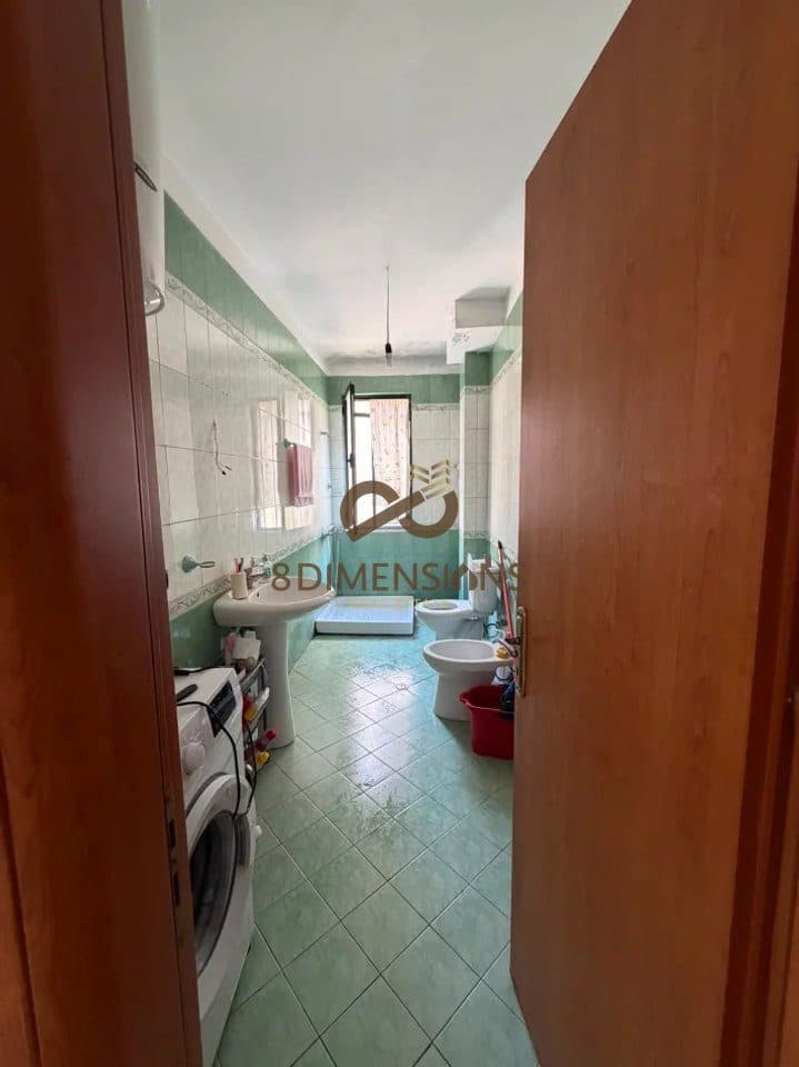 Shiten 2 apartamente tipologji 1+1, të cilat ndodhen në të njëjtën certifikatë pronësie me sipërfaqe totale 90 m²
D8141Z-7 3