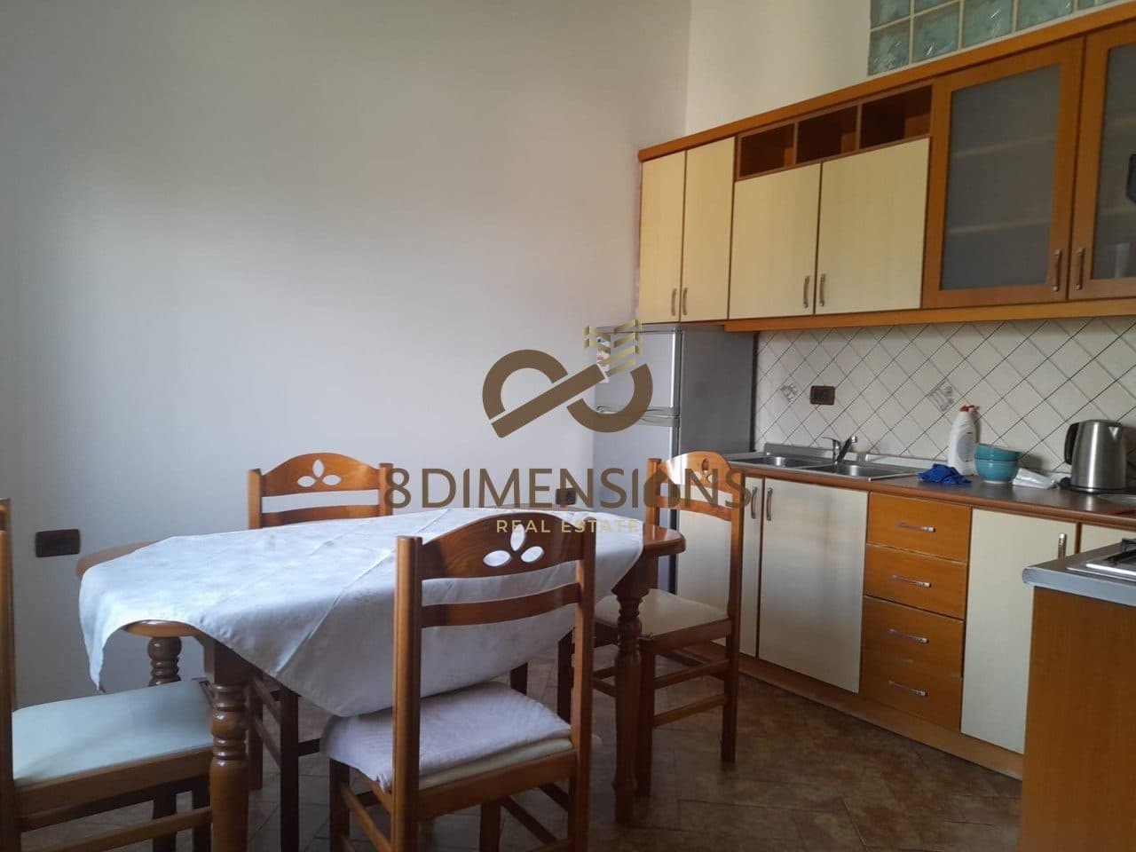 Jepet me qera Apartament 1+1 me kuzhine me vete ne Bllok prane Kafe Roma (D8241Z-39) 3