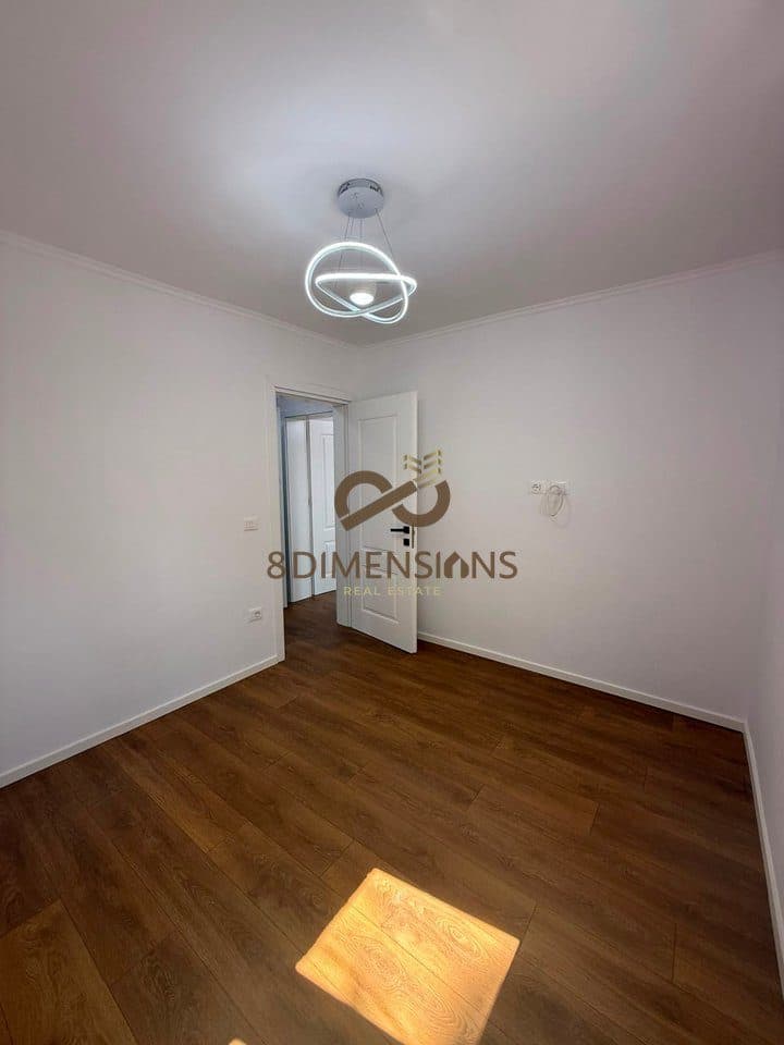 Shitet apartament 1+1 totalisht i rikonstruktuar në Zonën e Xhamllikut - Tiranë (ID D8141Z-35) 2