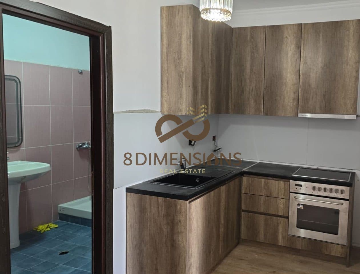 Shiten 2 apartamente tipologji 1+1, të cilat ndodhen në të njëjtën certifikatë pronësie me sipërfaqe totale 90 m²
D8141Z-7 4