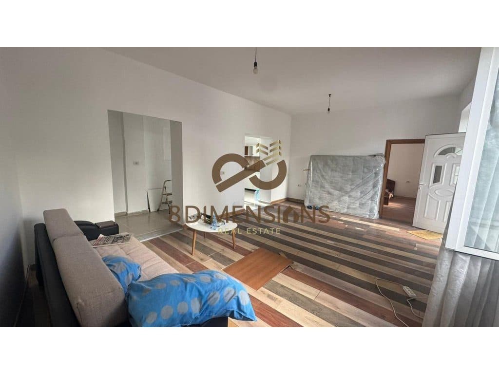 Shiten 2 apartamente tipologji 1+1, të cilat ndodhen në të njëjtën certifikatë pronësie me sipërfaqe totale 90 m²
D8141Z-7