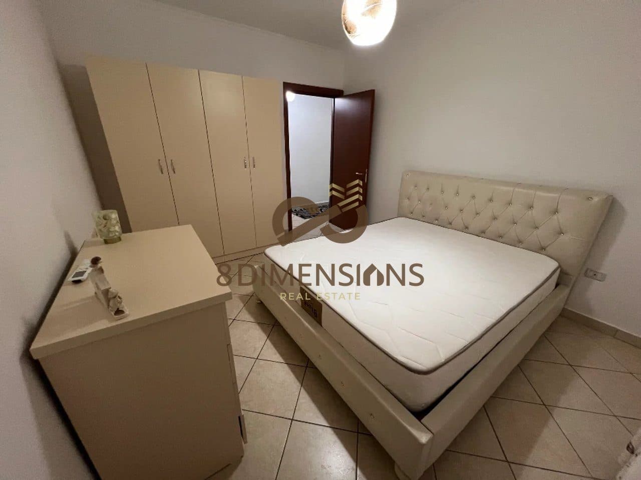 Apartament 2+1 +2 Ballkone me qera tek Komuna e Parisit, Prane Kompleksit Kika I (ID D8242A-136) 4