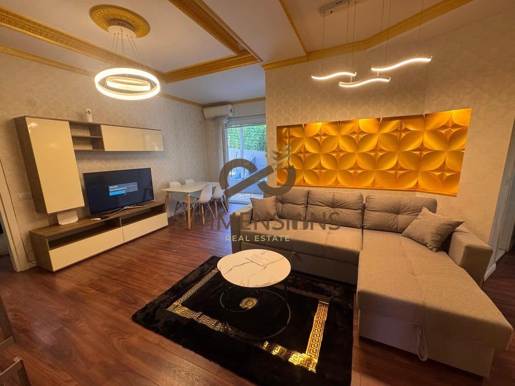 Shitet Apartament 3+1+2 tek Pazari i Ri, prane Shkolles Teknike Ekonomike Tirane (D8143Z-6)