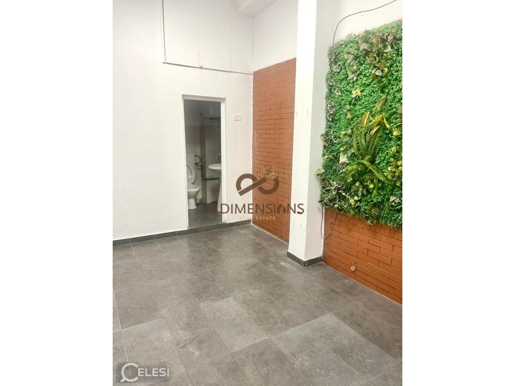 Jepet me qera Dyqan ne Kryqezimin e 21 Dhjetorit, prane me Spitalit Gjerman D825A-38
