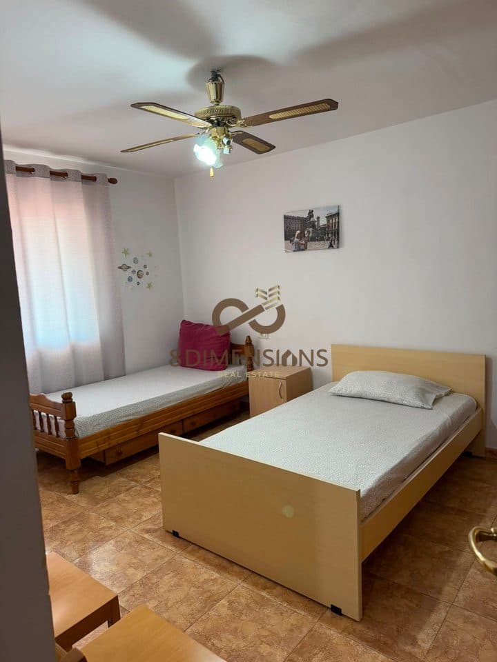 Jepet me qera Apartament 2+1 prane rruges Siri Kodra D8241Z-71 2