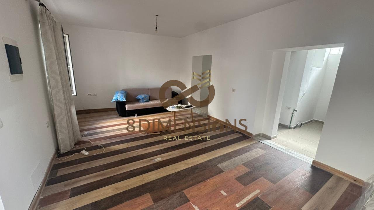 Shiten 2 apartamente tipologji 1+1, të cilat ndodhen në të njëjtën certifikatë pronësie me sipërfaqe totale 90 m²
D8141Z-7 2