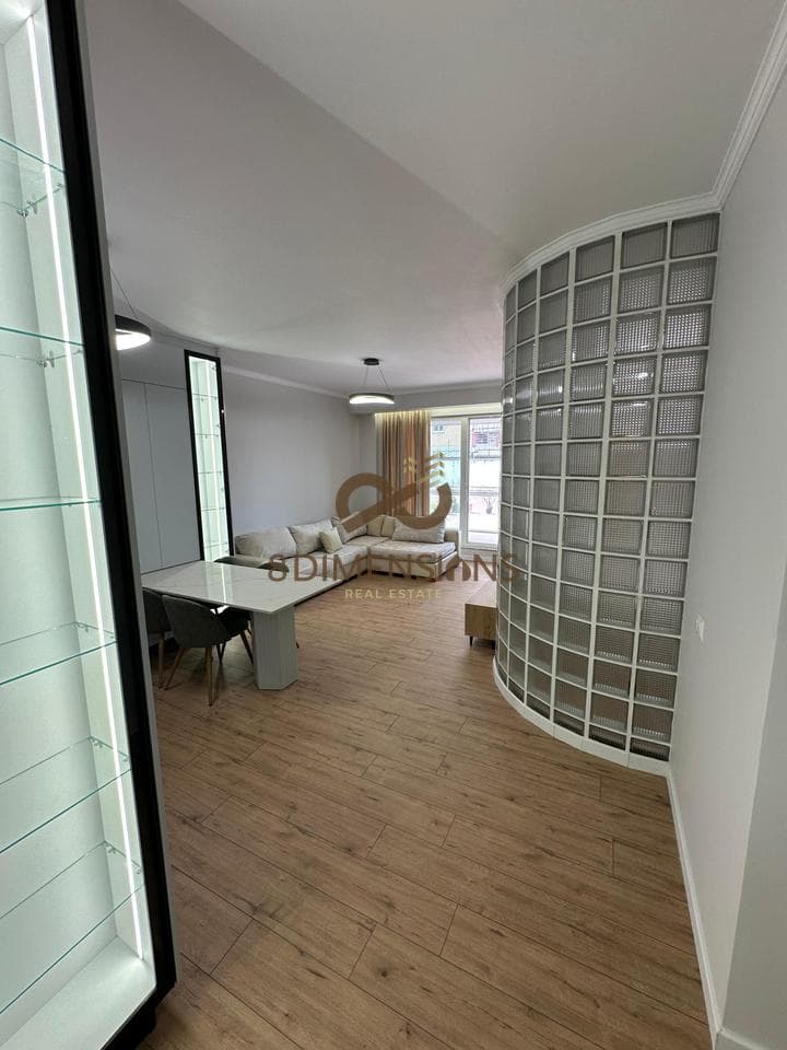 Jepet me qera Apartament 2+1+2+ Ballkon ne zonen e Don Boskos prane Kompleksit Vizion Plus (D8242A-88) 2