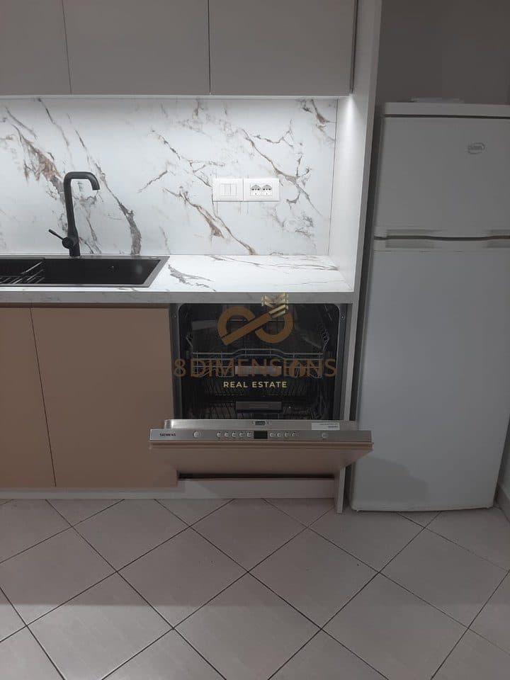 Jepet me qera apartament 1+1 ne Rrugen e Kavajes prane Kishes Katolike ne Tirane (ID D8141A-143) 4
