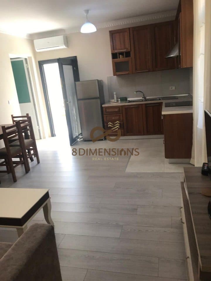 Jepet me qera apartament 1+1 ne Rrugen Todi Shkurti, prane Kompleksit Grand (D8241A-203)E.C 2