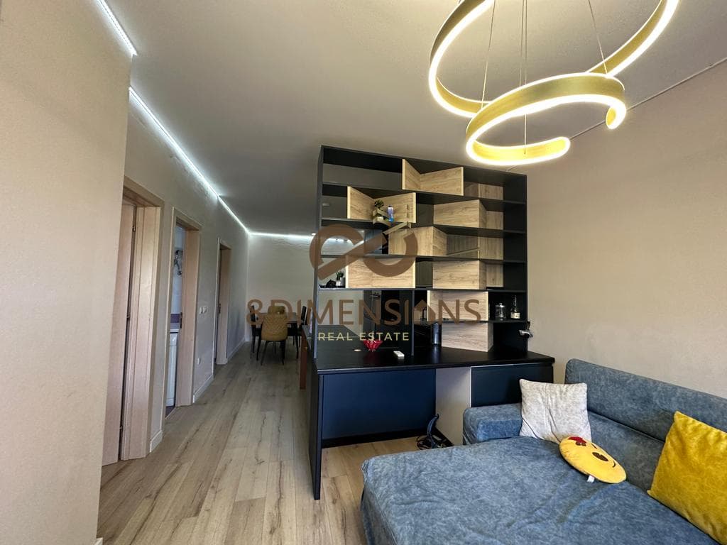 Jepet me qera apartament 2+1+2 Ballkone ne Fresk prane Restorant Qesaraka (D8242A-70)