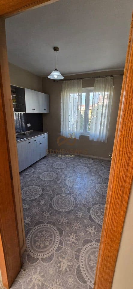 Shitet Apartament 2+1 totalisht i restauruar te Rr. Muhamet Gjollesha pranë Urës Vasil Shanto në Tiranë( D8142A-145 ) 3