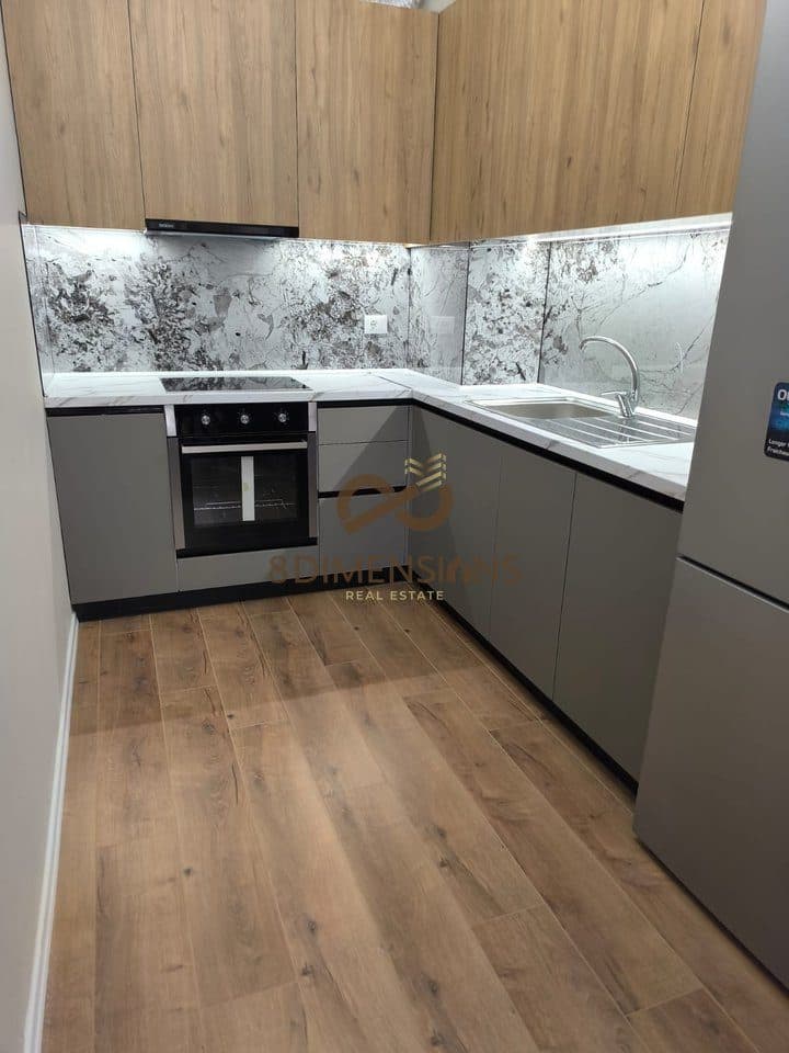 Jepet me qera Apartament 2+1 Te Ish Stacioni Trrenit ne Rrugen Jordan Misja (D8242A-130) 4