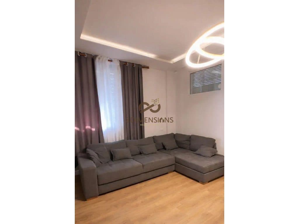SHITET SUPER APARTAMENT 2+1+2 PRANE LIQENIT TE FARKES, PRANE QETESISE ABSOLUTE DHE GJELBERIMIT!!! (D8142A-72)E.C