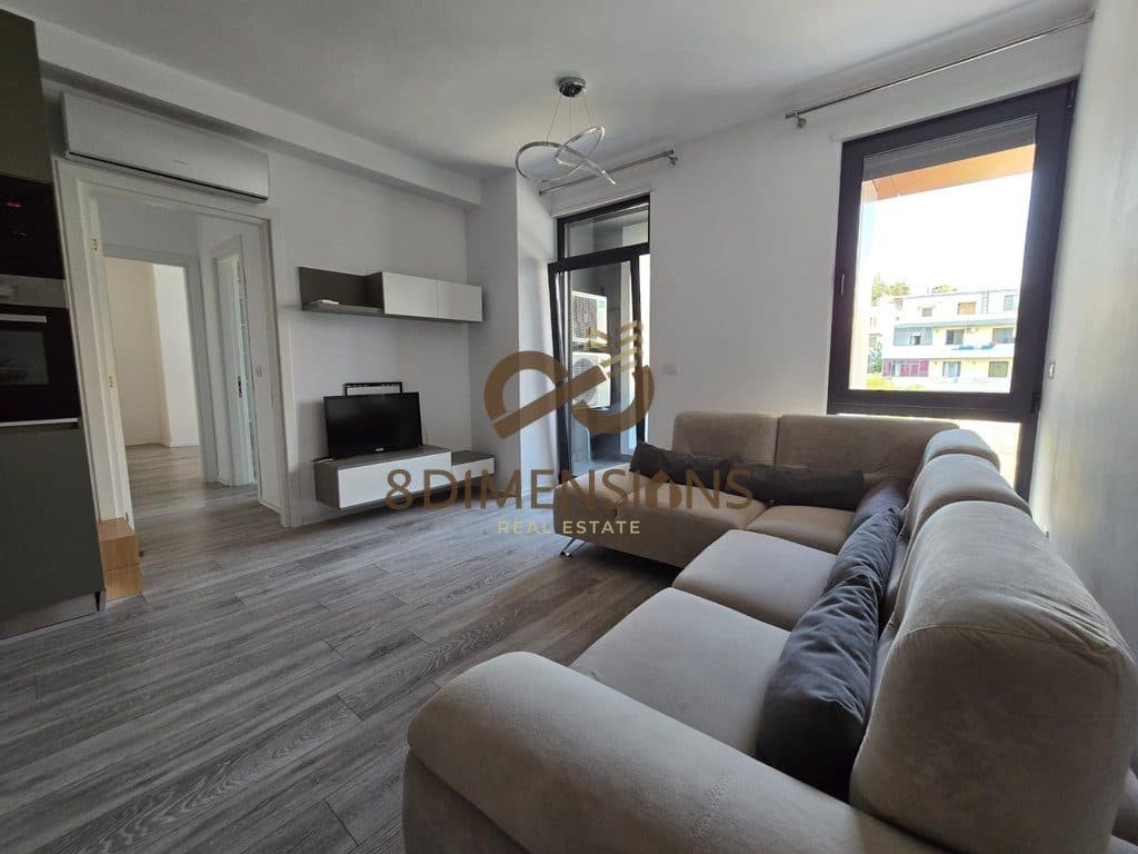 Shitet Apartament 3+1+2 tek Pazari i Ri, prane Shkolles Teknike Ekonomike Tirane (D8143Z-6)