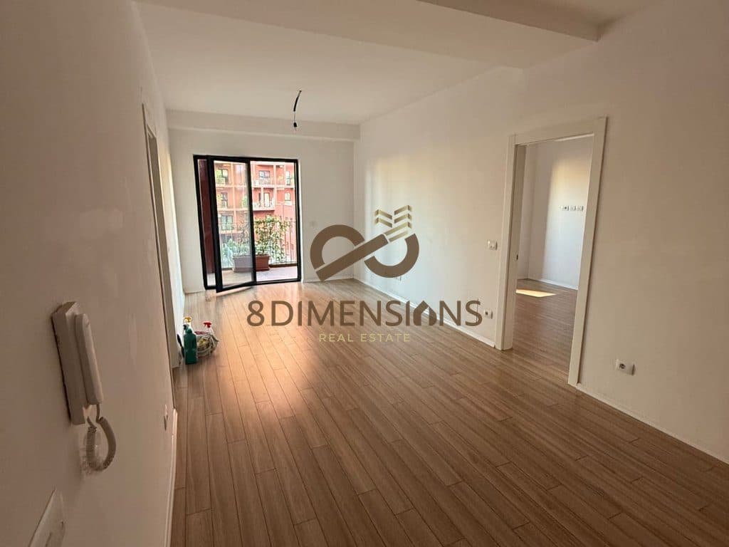 Jepet me qera Ambjent Komercial ne rrugen e kavajes prane kishes katolike ne Tirane (D828A-55) 3