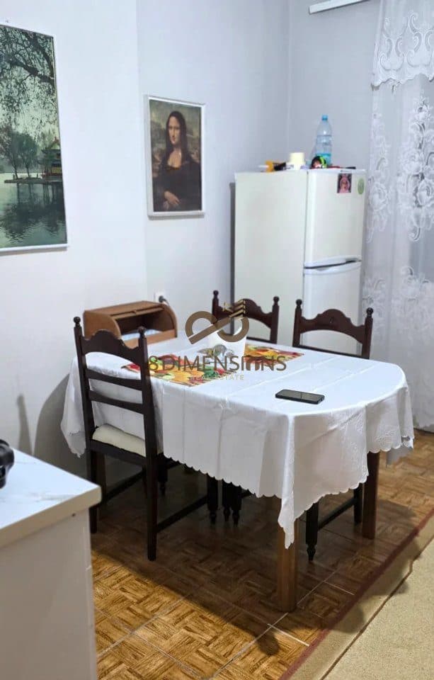 JEPET ME QERA APARTAMENT 1+1 ME KUZHINE ME VETE NE RRUGEN FERIT XHAJKO, PRANE ISH RESTORANT DURRESIT (D8241Z-40)E.C 2
