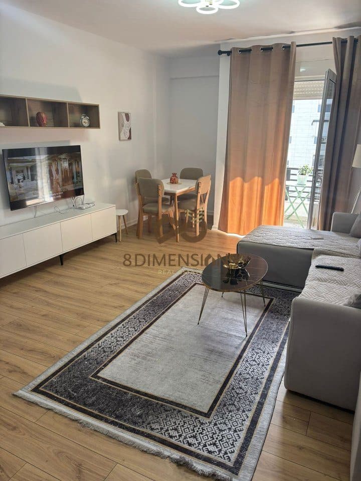 Jepet me qera Apartament 2+1+2+ Ballkon ne zonen e Don Boskos prane Kompleksit Vizion Plus (D8242A-88) 2