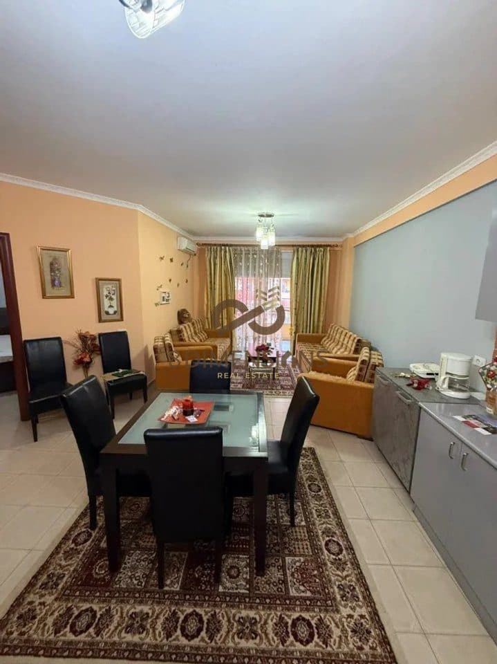 Jepet me qera Apartament 1+1 me mobilim te ri ne Kompleksin Ndregjoni prane Bulevardit te ri ne Tirane ( D8241A-150) 2